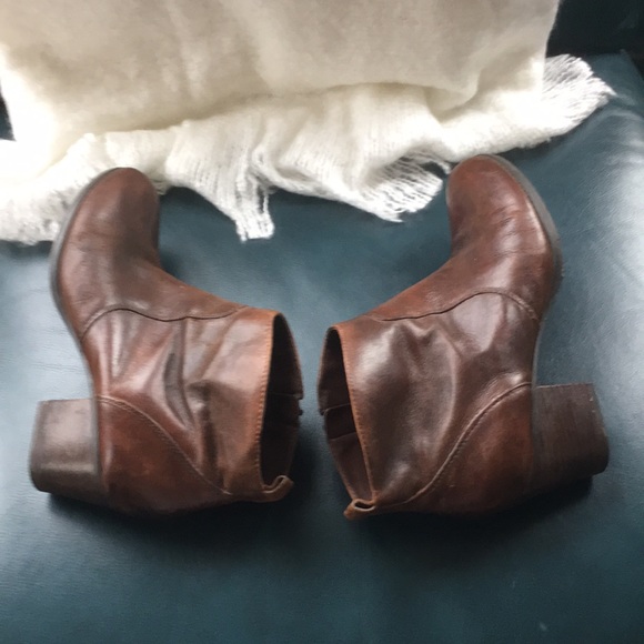 Franco Sarto Distressed Leather Heeled Bootie 8.5 - Picture 6 of 7